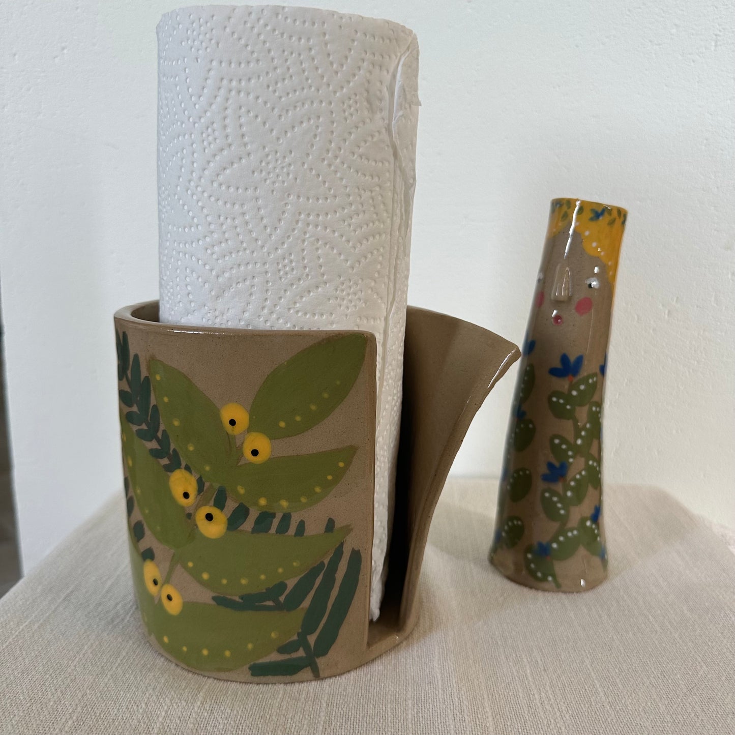 Hushållspappershållare