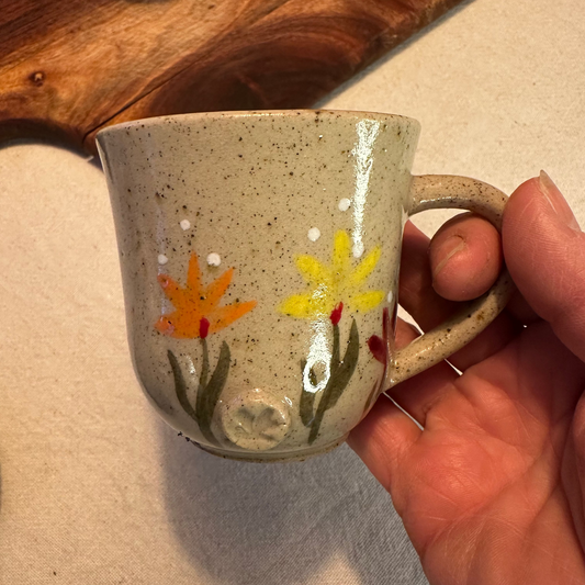 Liten mugg - sommaräng med lavaprickar