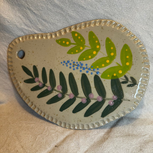 Bricka med blad och blommor