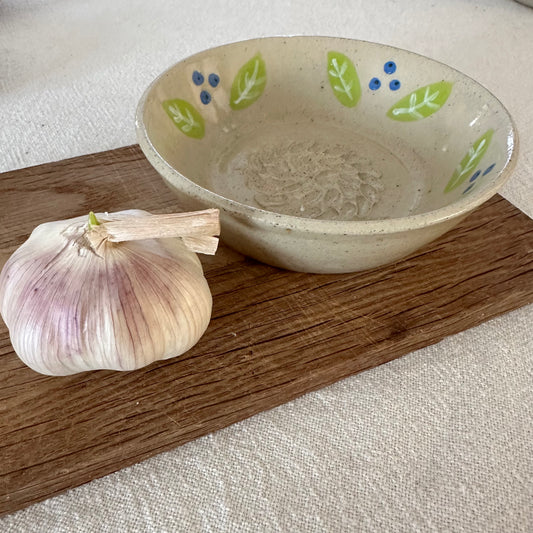 Vitlöksrivare - blå bär och blad